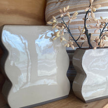 Load image into Gallery viewer, Wavy Vase