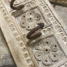 Load image into Gallery viewer, Antique 4x hook